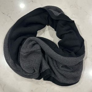 Women’s Lululemon Heavy Knit Reversible Circle Scarf